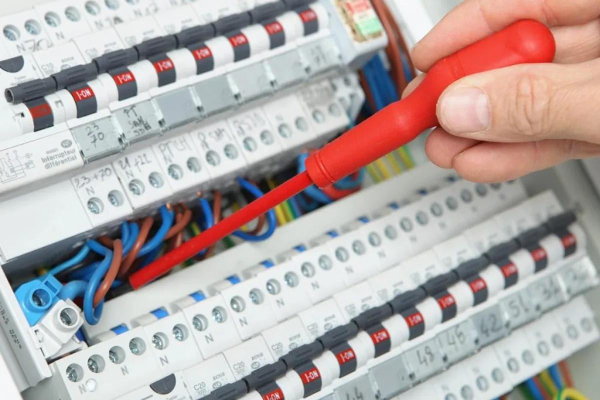 SOS électricien 24h/24 et 7j/7 à Argenteuil SOS électricien 24h/24 et 7j/7 à Argenteuil
